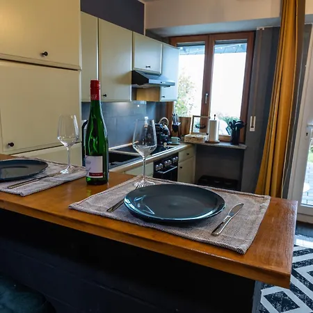 Cozy Souterrain Terrasse Garten Panoramablick ライヴェン