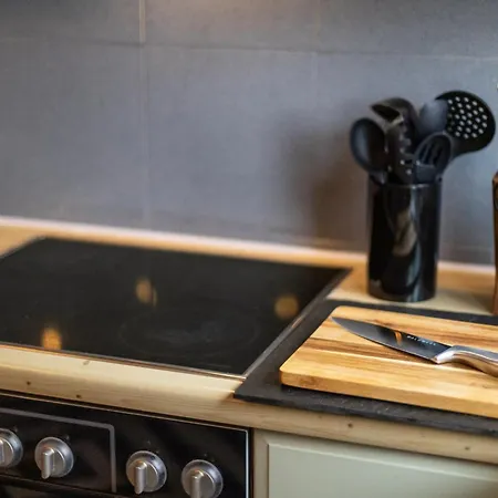 Cozy Souterrain Terrasse Garten Panoramablick アパート ライヴェン